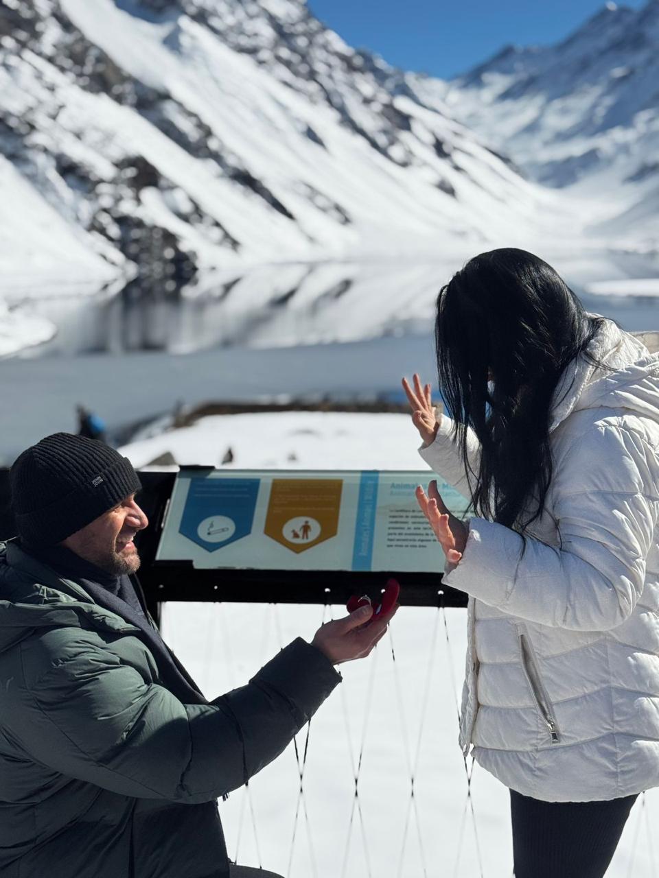 Pedido de casamento durante uma viagem à neve